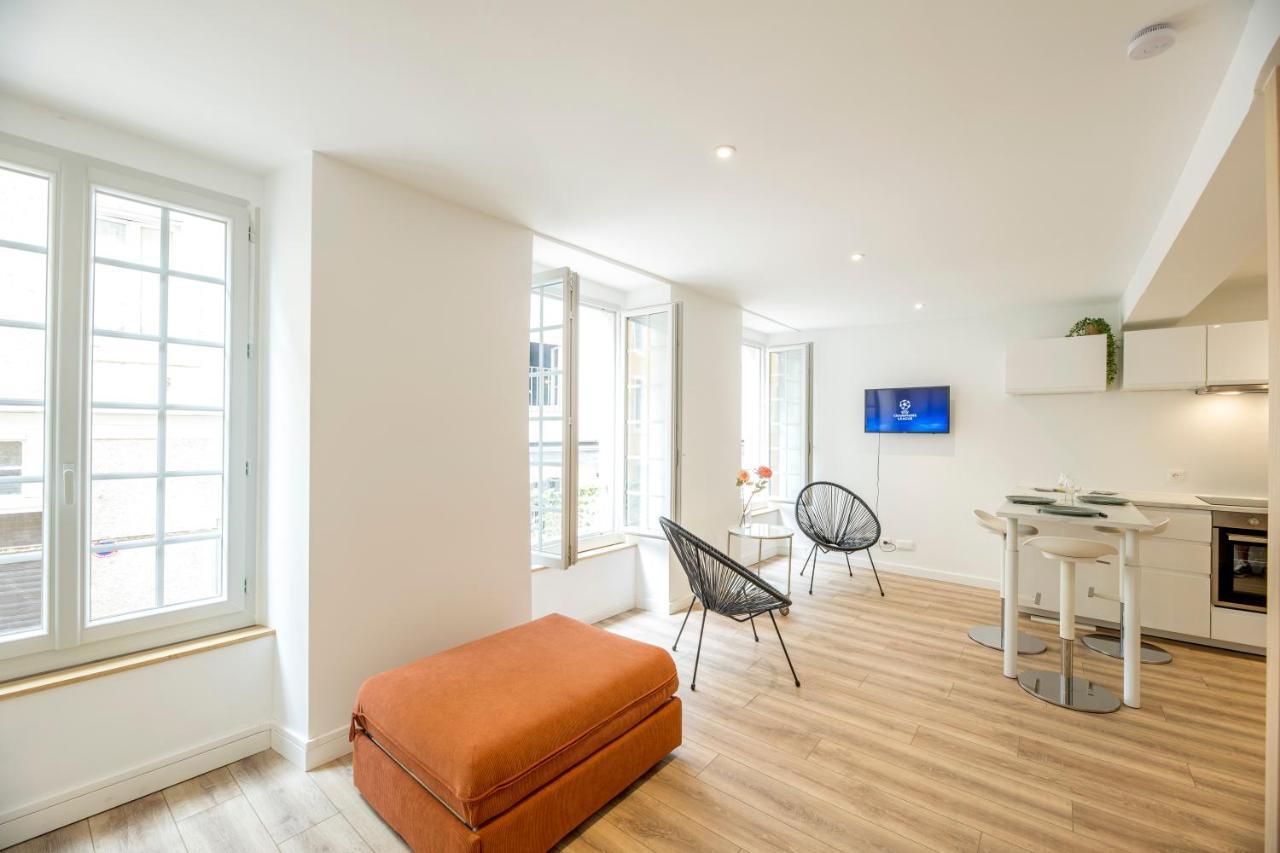 Quartier Du Chateau, Superbe Appartement Avec Parking Pau Exteriér fotografie