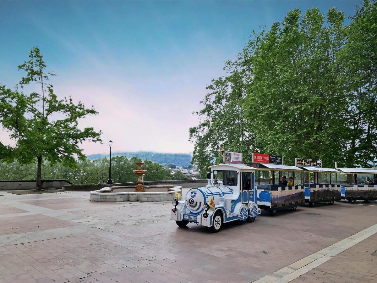 Quartier Du Chateau, Superbe Appartement Avec Parking Pau Exteriér fotografie